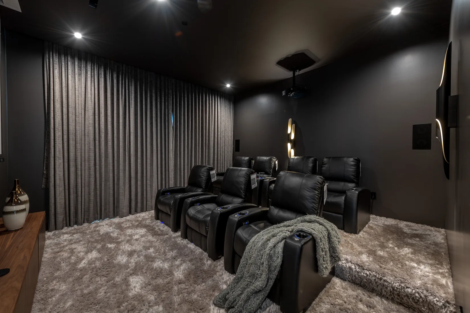 Theater Lounge