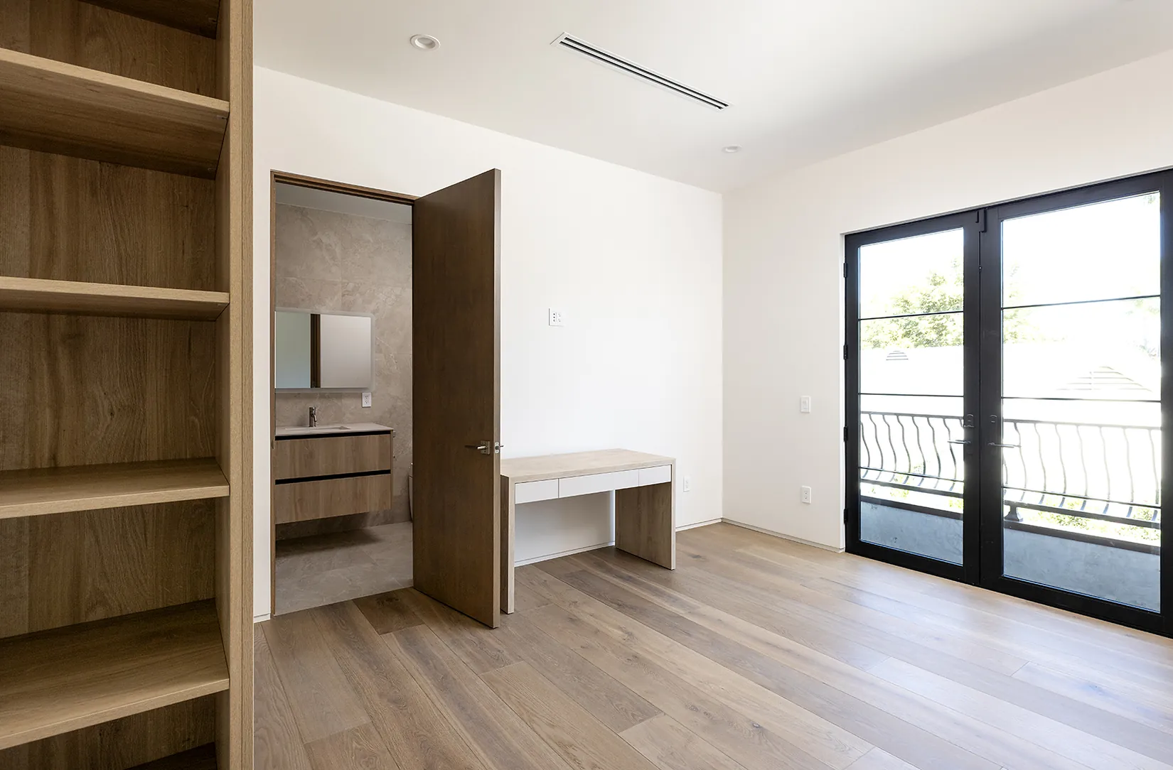 Integrated Desk & Shelving